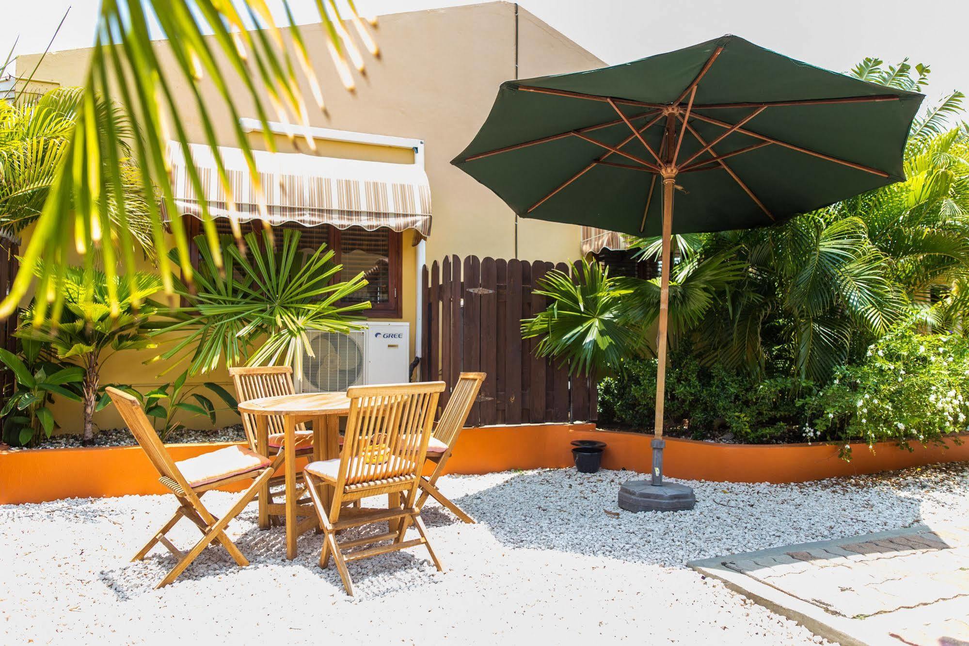 Carinas Studio Palm Beach