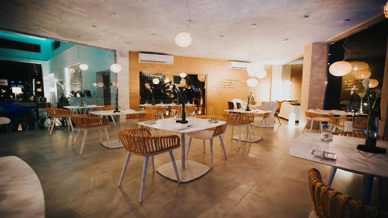 Gold Coast Luxury One Floor Apartment *