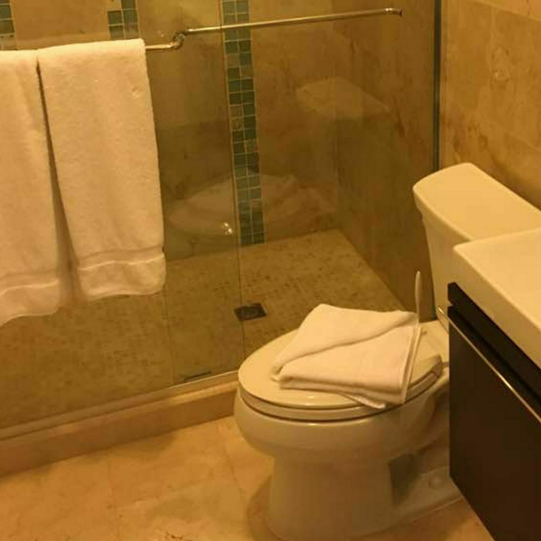 Gold Coast Luxury One Floor Apartment *